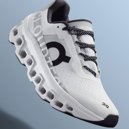 ON CLOUDMONSTER + OBSEQUIO UN PAR DE MEDIAS NIKE®