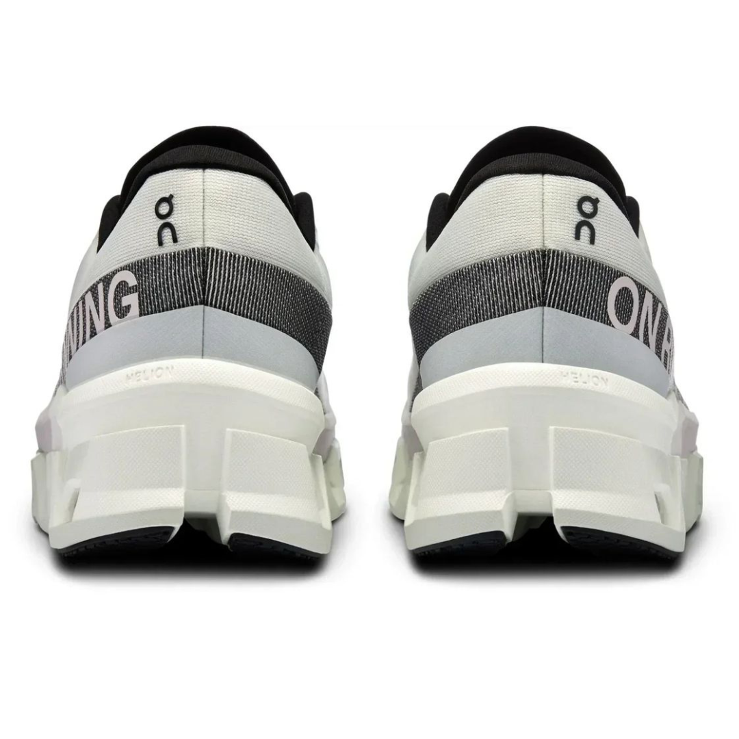 ON CLOUDMONSTER + OBSEQUIO UN PAR DE MEDIAS NIKE®