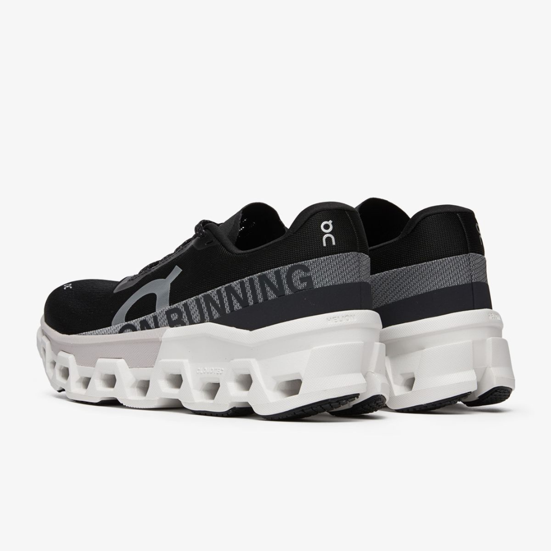 ON CLOUDMONSTER + OBSEQUIO UN PAR DE MEDIAS NIKE®